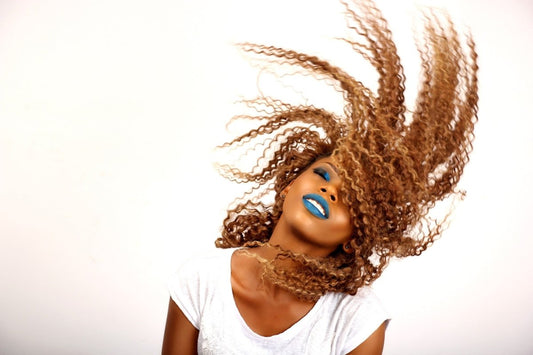 Die Meisterschaft der Afro-Haarpflege: Traditionelle Wege und moderne Ansätze - CosFair GmbH