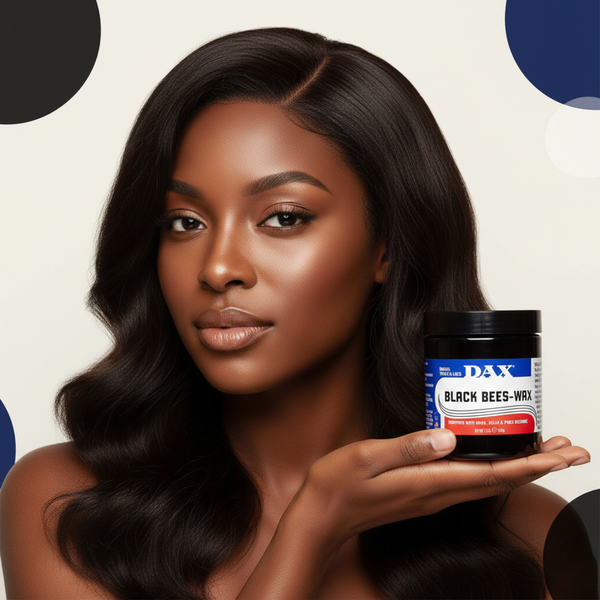 Junge Frau hält DAX Black Bees-Wax 213 g – Stylingwachs mit Bienenwachs und Gelée Royale für starken Halt und intensiven Glanz