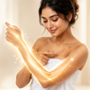 Elegante Frau mit strahlender, gepflegter Haut symbolisiert intensive Feuchtigkeit und Hautregeneration mit Aloe Vera Pflege.