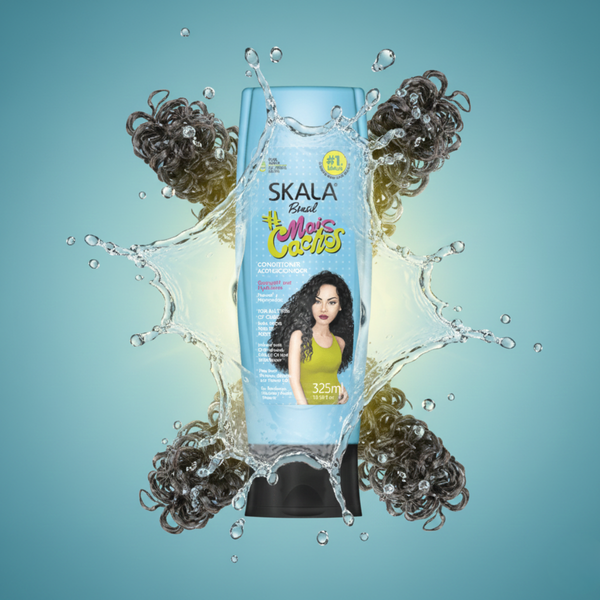 SKALA Mais Cachos Conditioner mit Wasserspritzer-Effekt, der intensive Feuchtigkeit und Pflege symbolisiert.